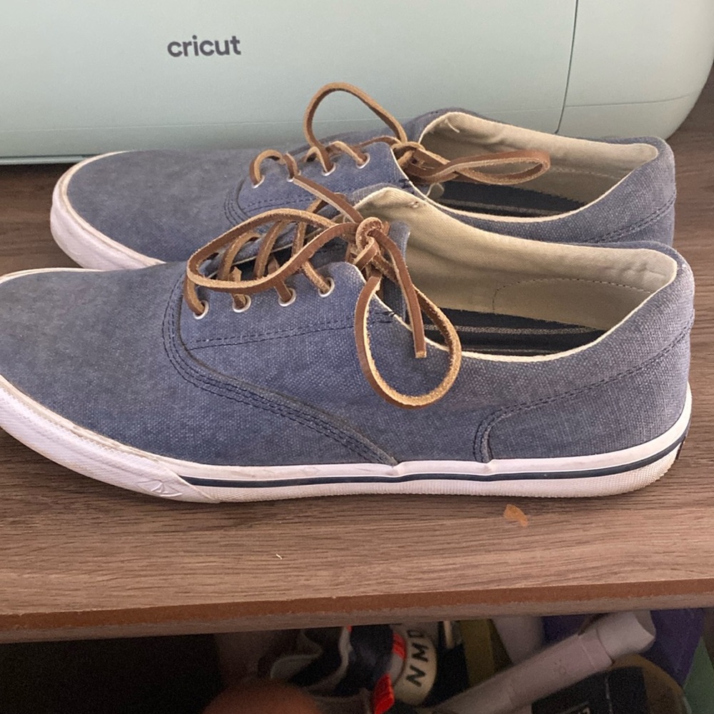 Sperry size 9
